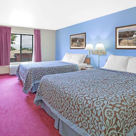 Days Inn By Wyndham Madison Ne/Windsor Zewnętrze zdjęcie